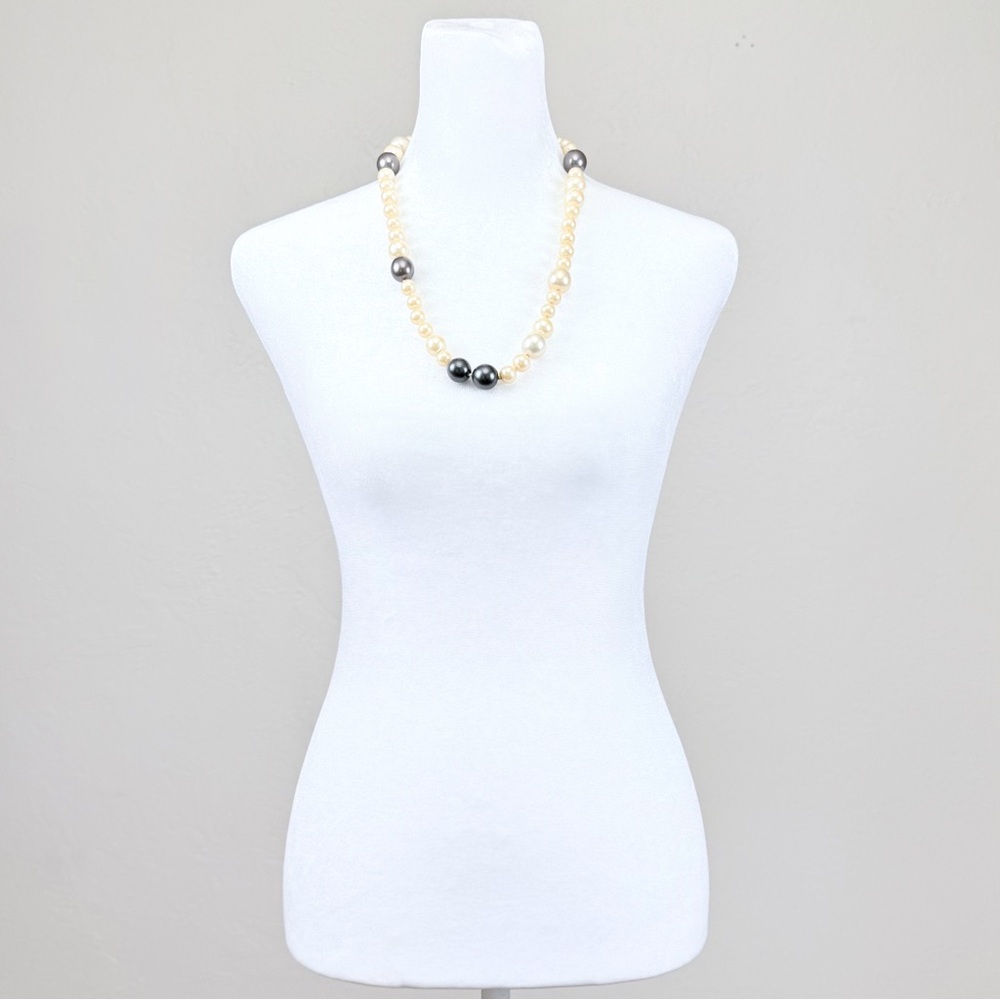 Vintage 1960s Kenneth Jay Lane Faux Tahitian and Cream Pearl Rhinestone Necklace - Picture 7 of 12